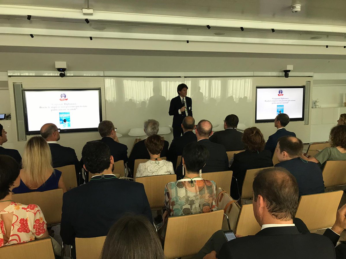 "#Corporatediplomacy, perché le imprese non possono più restare politicamente neutrali". Oggi la presentazione di Gianmario Verona <a href="/Unibocconi/">Università Bocconi</a> in <a href="/BCGinItaly/">BCGinItaly</a>. 
@storyfactor <a href="/vittcino/">Vittorio Cino</a> <a href="/egeaonline/">Egea</a>