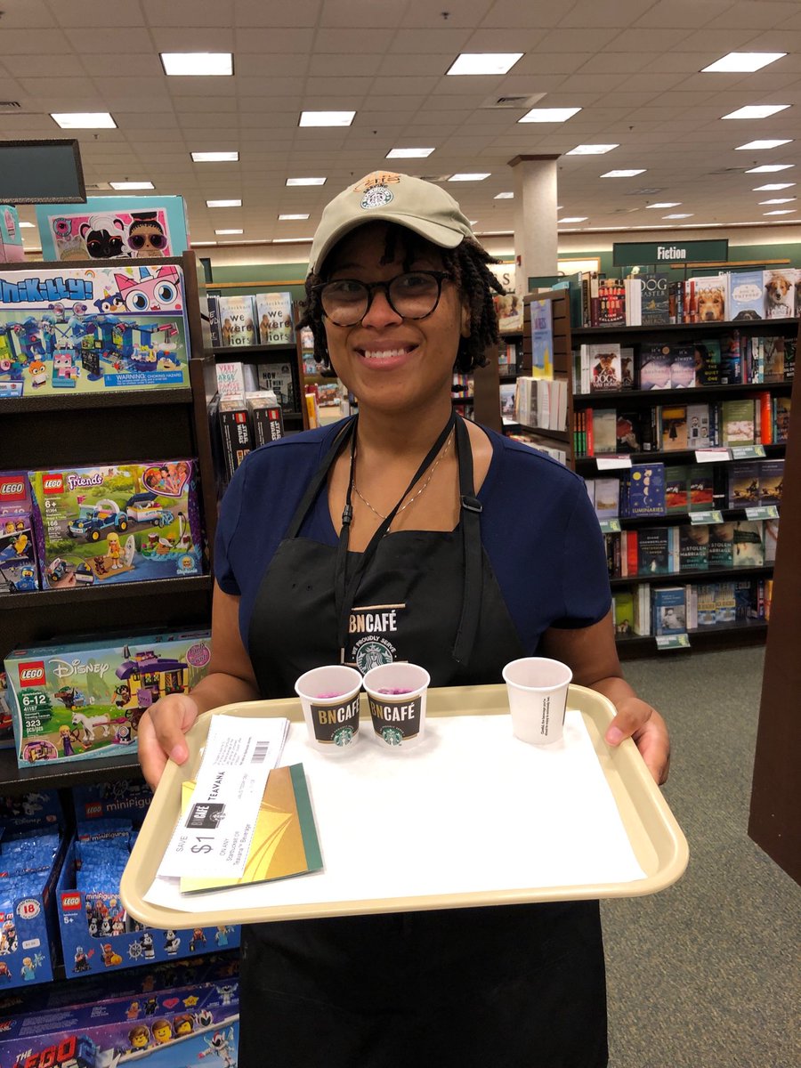 Can’t stop, won’t stop! #rockthesample ⁦<a href="/BNBuzz/">Barnes & Noble</a>⁩ ⁦<a href="/BNmagic/">AREA 220</a>⁩