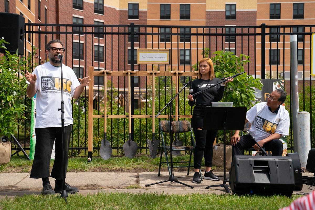 YoYo_Ma's tweet photo. We began the Day of Action in North Lawndale, with the City of Chicago and @saic_news. Together, through the vision of artist Pedro Reyes, we planted trees with shovels created from former guns.

📷 @toddrphoto https://t.co/3Xe2aNnBOE