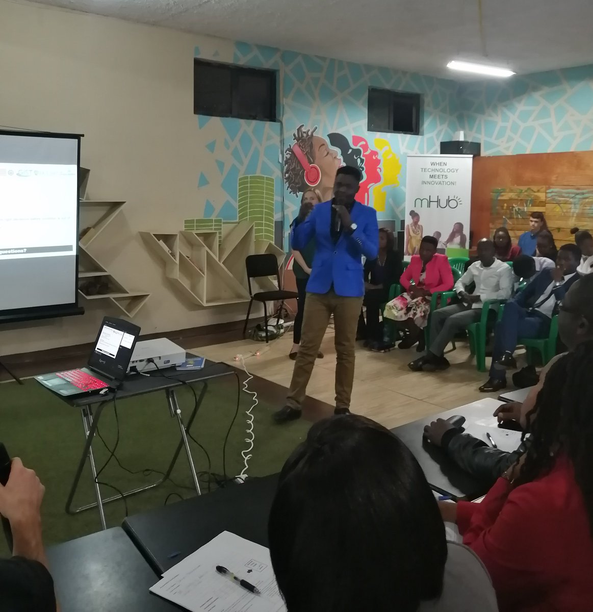 mHubMW's tweet photo. Our second pitcher presenting on lazer technology that can detect blood pressure for increased #healthcare.
#MalawiInnovation #PitchNight @Rice360atRiceU https://t.co/Jp1XvCSgo2