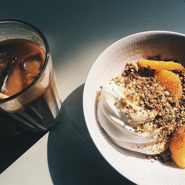 kellamcom's tweet photo. Today started with a productivity boosting fika with fellow freelancer and content strategist @nicoletells at my fave #workcafe @gastcafe The conversation was great, the breakfast yum and they played Lauryn Hill on the stereo ☀️ ✌🏽Then off to @makingwave… https://t.co/OfttihxNwt https://t.co/C4TYlMosAZ