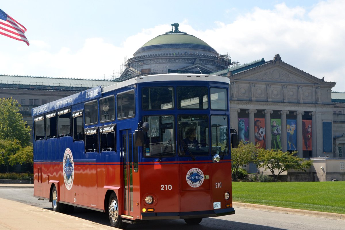 GLChicago's tweet photo. Summer is officially here! Kick off your summer and see these great views and more on @GLChicago 's Historic South Side Tour! #FindAReasonToGo #SightseeingEverywhere  #TravelPhotos #TheBucketLife https://t.co/KqZAooLnLi