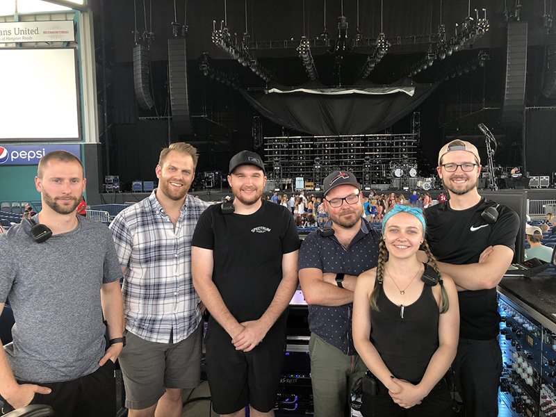 fohonline's tweet photo. NEW GEAR: Thomas Rhett Tours with d&amp;b KSL and GSL Line Arrays https://t.co/klg7RgbUvI https://t.co/xMdhhX5uHT