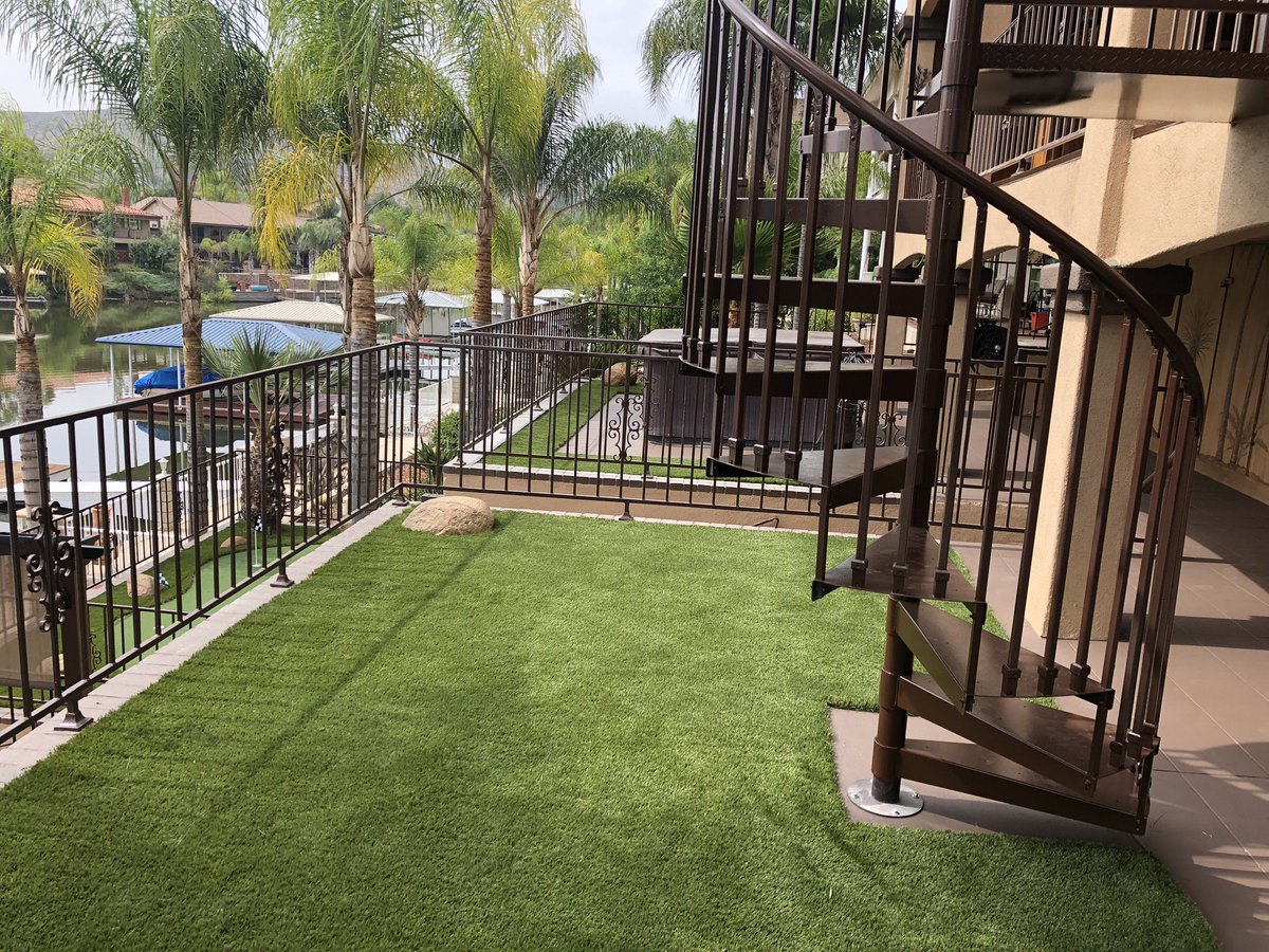 Ecoworkz's tweet photo. Canyon Lake, lakefront home with putting green.  We installed SGS Sage 70 &amp; @SGWCorp Nylon Putt 2-Tone ⛳ 🏖️ 🏡 
#ecoworkz #sgsturf #sgwcorp #artificialgrass #artificialturf #syntheticgrass #syntheticturf #turf #puttinggreen #backyardputtinggreen #putting #golf #canyonlake https://t.co/T86L1VNtyP