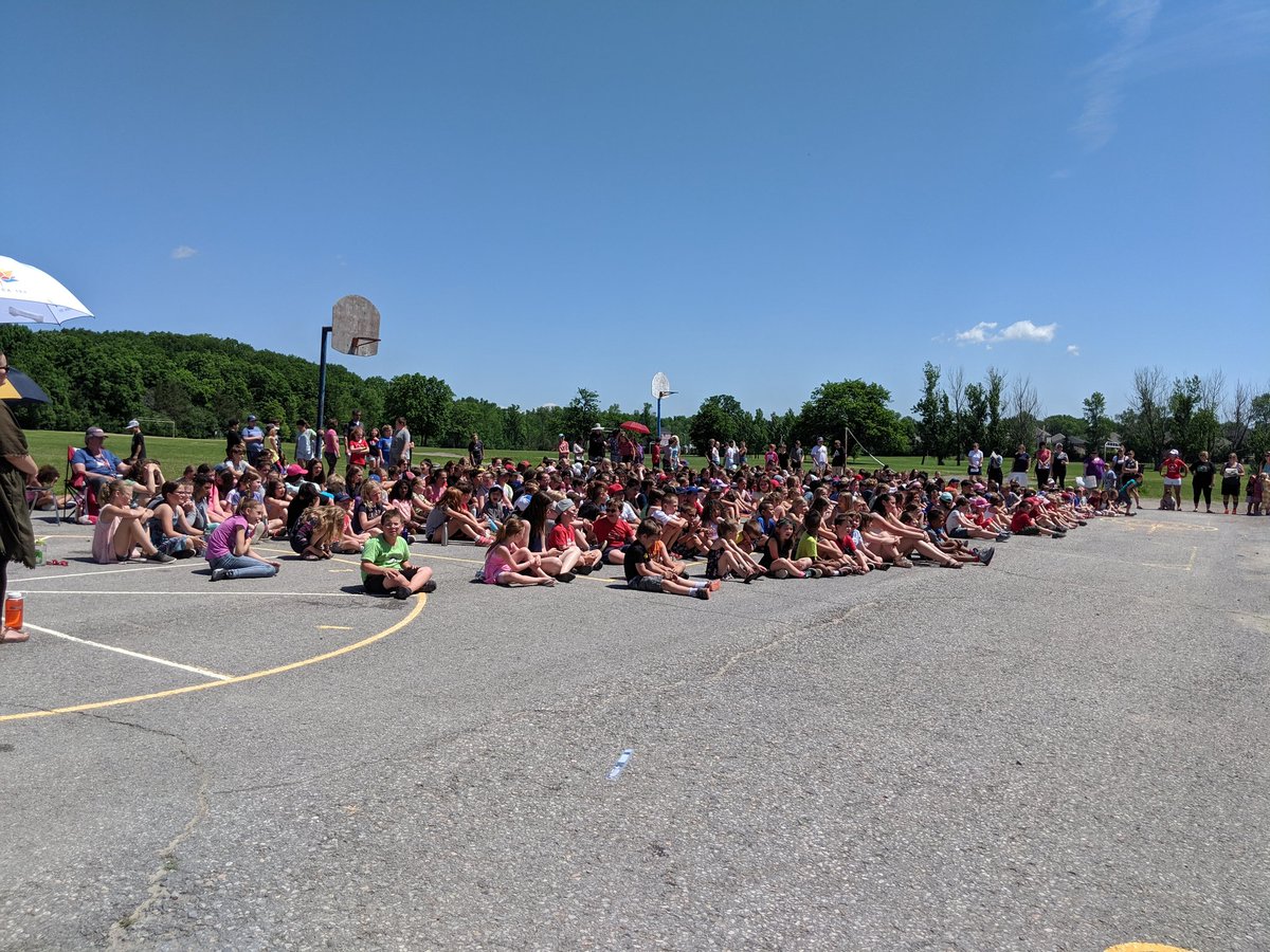 MmeScott08's tweet photo. I don't want to say goodbye, so we shall say until next time. 
A wonderful celebration of our collègues and administrators that are onto a new chapter. @BaysidePublic
#onceawildcatalwaysawildcat
#bpsrocks https://t.co/xZxwoR4Pel