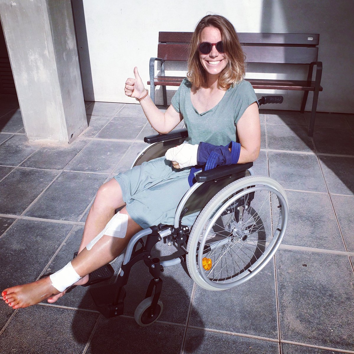 Martasuria's tweet photo. Estreno coche descapotable!!!
Ya me han dado el alta!!!La operacion fue muy bien, un tornillo en la pierna y una placa en la mano.Estoy bien ahora toca una temporada dura de rehabilitación 💪💪Desde aquí daros las gracias a todos,me habéis dejado alucinada... https://t.co/2VZvQsGLow