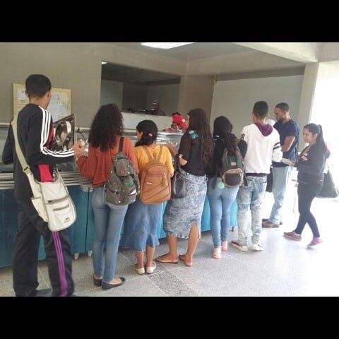 unelmlk's tweet photo. En la UNELMLK continuamos con paso firme enfocados en el Bienestar  Estudiantil, garantizando el beneficio del comedor universitario para  todos los que hacen vida dentro de nuestra casa de estudio ¡Seguimos  avanzando, sólo en revolución es posible! @nicolasmaduro @jyacobucci https://t.co/JK0gScAusJ