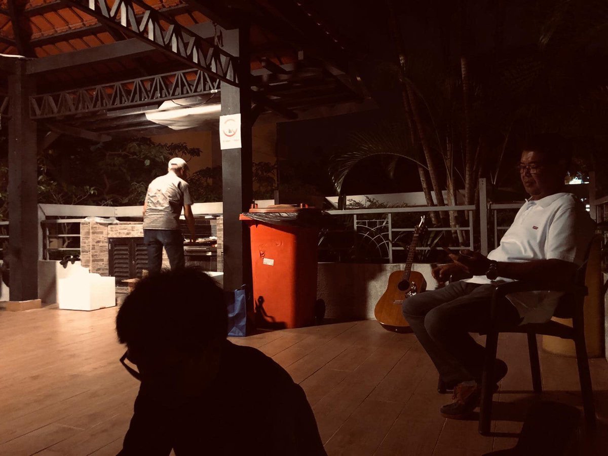 klutzified's tweet photo. #Klutzbbqdayout 

Sunday, an evening till late together with Klutz &amp; familia. 

#Klutz #SingaporeBands #Barbeque #NewHome #SangkarMimpi https://t.co/AgXkfHX0wt