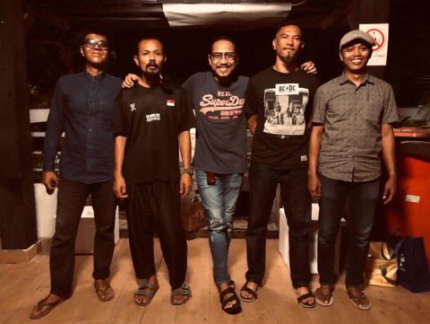 klutzified's tweet photo. #Klutzbbqdayout 

Us with Nash Ali, main cast for Sangkar Mimpi MV @ Klutz BBQ family day out. 

Check out > Sangkar Mimpi (Official MV) 
https://t.co/CjjTGvFfxY

#Klutz #SingaporeBands #Barbeque #NewHome #SangkarMimpi https://t.co/vHXjpwPSvM