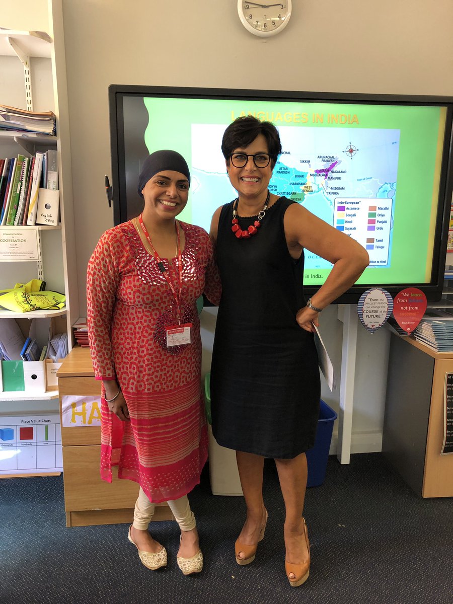 minkaur5's tweet photo. Thank you to this incredible beautiful woman Rupinder @A_W_M_B for inviting me to @Rowan_Prep to do henna on the lovely pupils at the school. Had such a good time and Rupinder you did a fantastic job! Big thanks! #henna #awmb #rowanprepschool #surrey #art #indian https://t.co/peguKscbi2