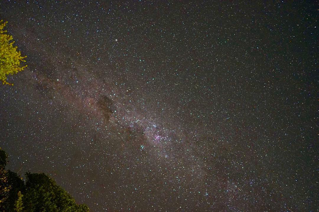 KuzukoLodge's tweet photo. Imagine being on safari, arriving back at the lodge, and after dinner you decide to enjoy a nightcap. You think things couldn’t possibly get better until you look up to a star-gazer's Nirvana ✨ This and more awaits: https://t.co/ybcSXL8CZP. 📸: @gemmalynnc #LegacyHotels #TWWT https://t.co/DZS4KjGfYb