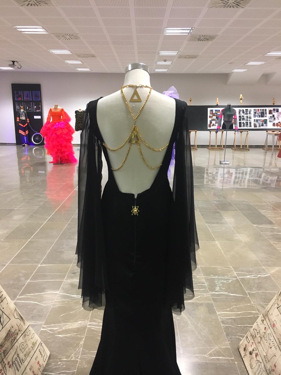 epardo98's tweet photo. Quiero enseñar el vestido que he creado basandome en el antiguo egipto que se expuso el otro día en mi Universidad https://t.co/uHAA1ZGqQ1