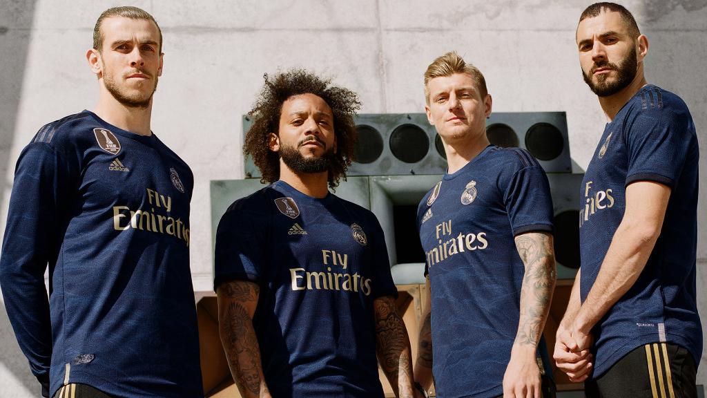 novo uniforme do real madrid azul