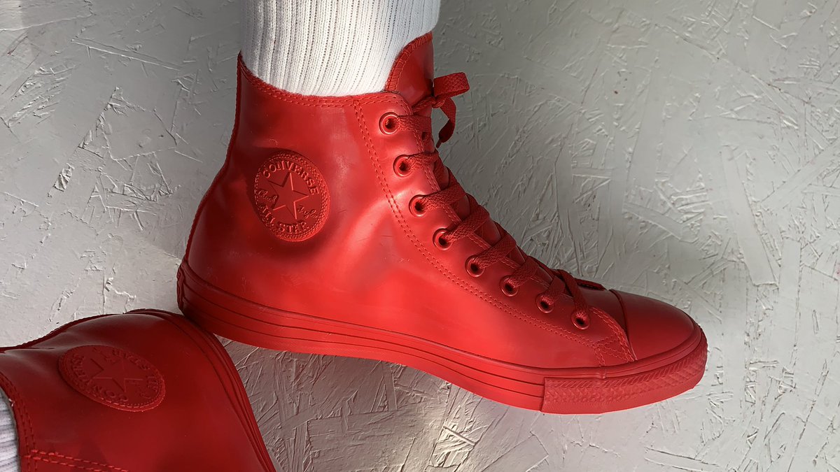 rubbboots's tweet photo. Ohai rubber converse boots ❤️ https://t.co/xUShaGp0Ki