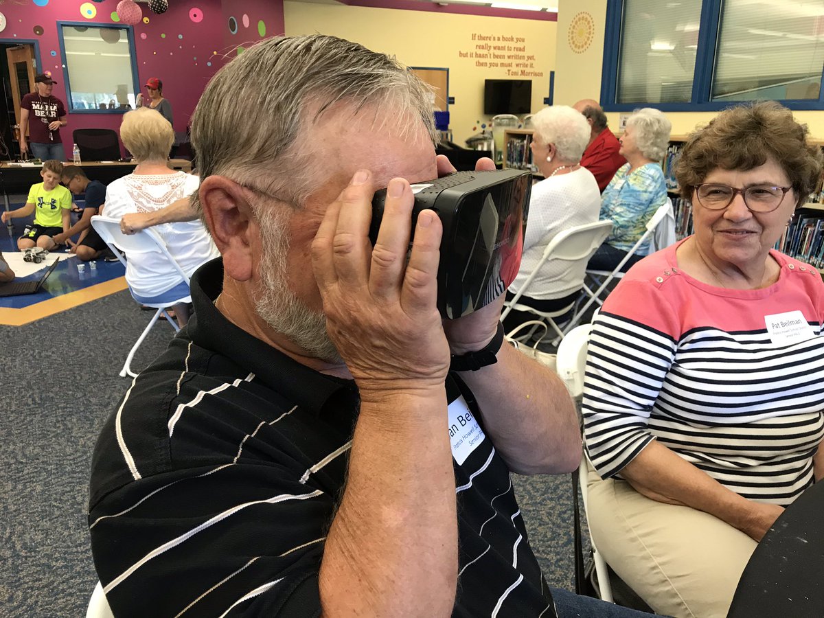 mattdeichmann's tweet image. A first for @FrancisHowell, a summer senior PALS event - Kids in the elementary STEAM camp are expanding perceptions! #FHSDLearns #FHSDinnovation