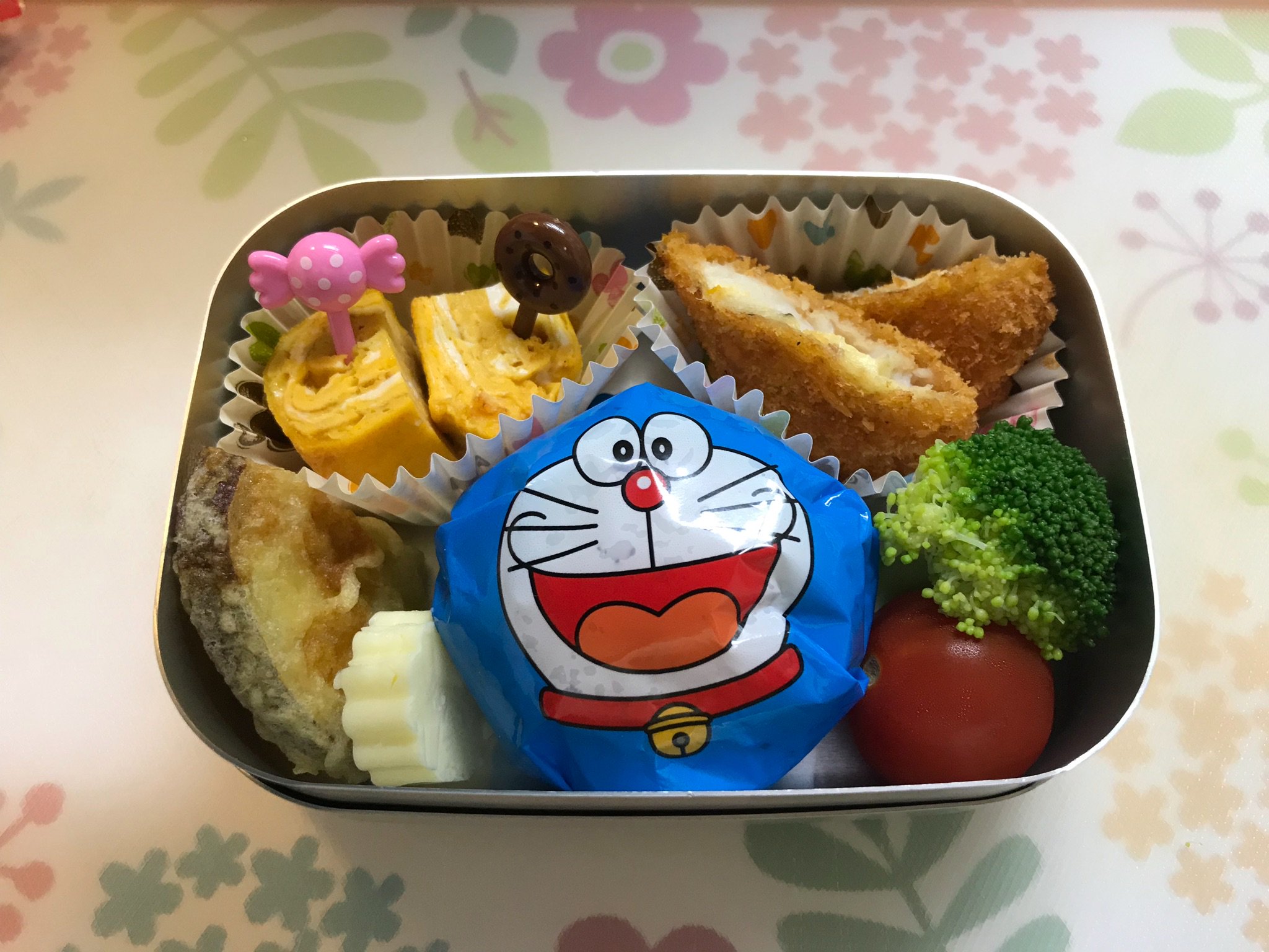 小林千恵 早くもマンネリ化してきたお弁当作り 早すぎだろ 幼稚園弁当では初登場の おにぎりラップさまの 力を借りました うん 気分が変わった 笑 新しいことをすると すぐに反応して おべんとう おいしかったよ と褒めてくれる息子