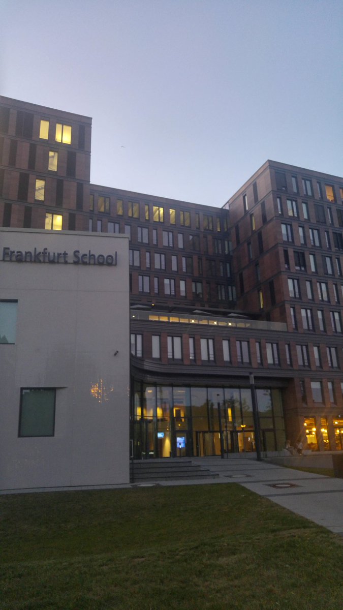 andmirau's tweet photo. Sehr inspirierender Abend heute auf #FFMDatascience Vielen Dank für die tolle Organisation, für "content, networking and alcohol" 😃 @FFMDataScience #meetup https://t.co/kqpiZXCirH