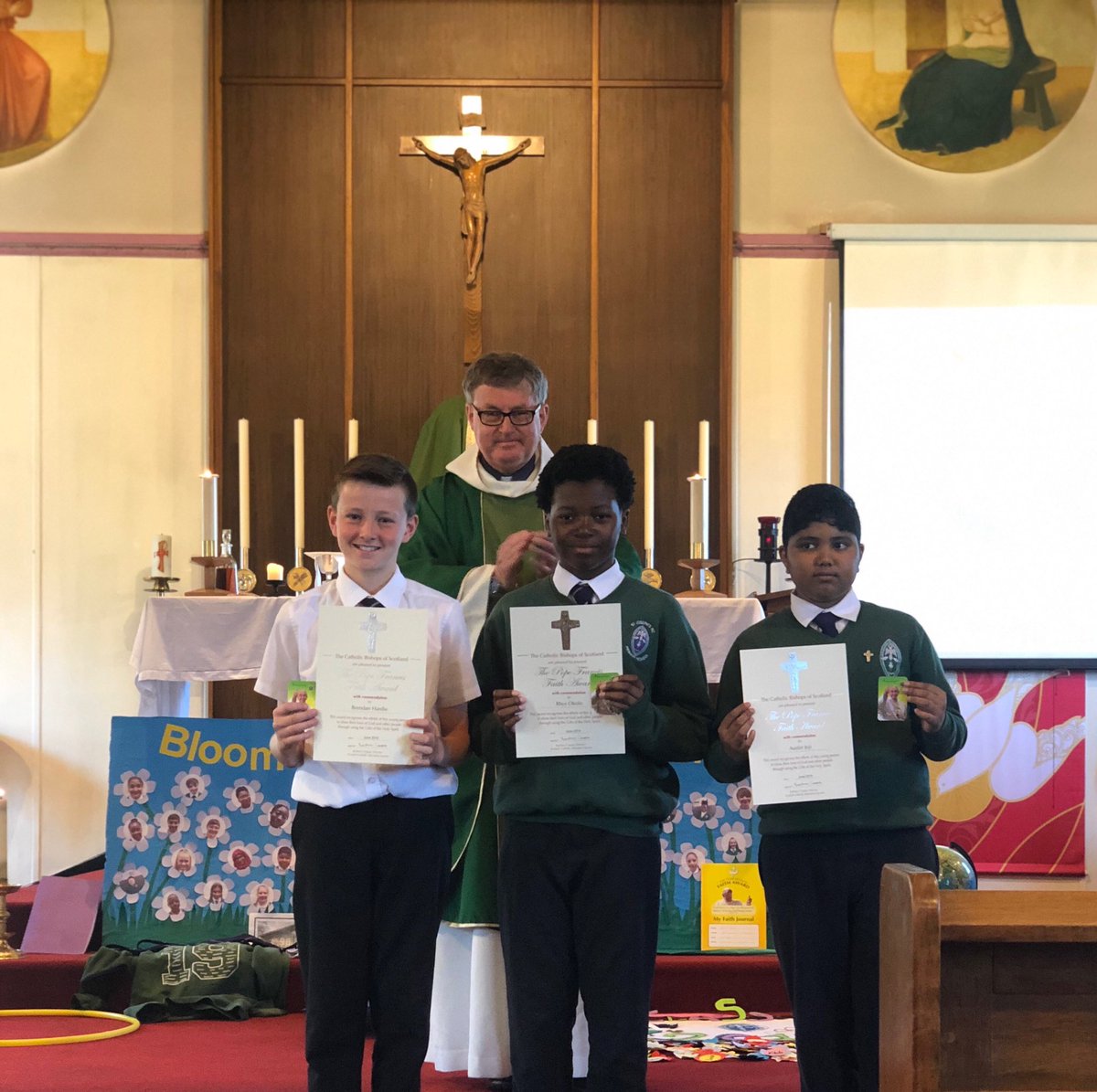 Congratulations to our three P7s on achieving parish commendation on your Pope Francis Faith Award journey ⁦@SCESDirector⁩ ⁦@leocushley⁩ ⁦@StAndFoundatio1⁩ ⁦⁦@Pontifex⁩ @stahsnews⁩ everyone ⁦@stjosephsedin⁩ is very proud of you #stjosephsfamily