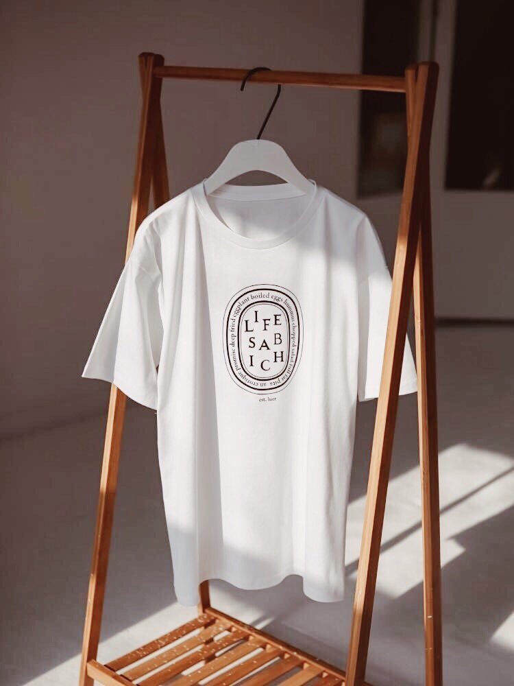 stylemarks_pr's tweet photo. 人気爆発中😘💕
おしゃれなロゴTシャツ✨✨
メンズも着れますよ❗️
 #コーディネート #スタイルマークス  #ファッション #おしゃれさんと繋がりたい #大人スタイル #アラサー女子 #アラサーコーデ #ママコーデ #今日のコーデ 
#オシャレさんと繋がりたい 
 #ロゴT https://t.co/bN2BOLYBW4