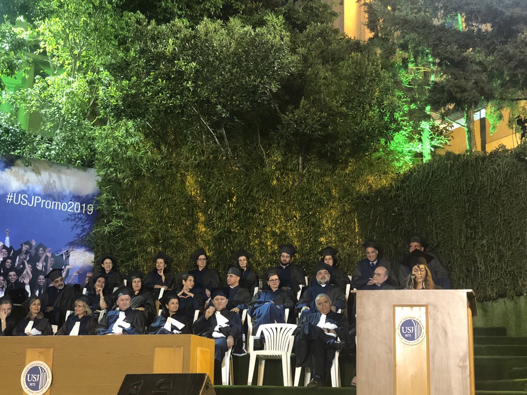 USJLiban's tweet photo. Mot de la promotion prononcé par Mlle Nour Yazbeck, diplômée de l’#IESAV #USJLiban : La "Responsabilité" est un mot tellement employé mais qui n'a commencé réellement à prendre son sens pour moi qu’une fois à l'université.
#USJPromo2019 https://t.co/C9mZ3I3Je8