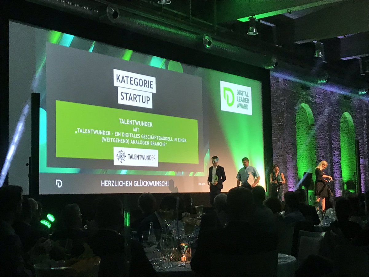 MargitBerner's tweet photo. Die #Digital Leader #Award Finalisten in der Kategorie #Startups sind #Rydes @talentwunder & @trackle_de - gewonnen hat #Talentwunder! Congrats!
@idggermany #DLA19 https://t.co/OqMj9xgsgF
