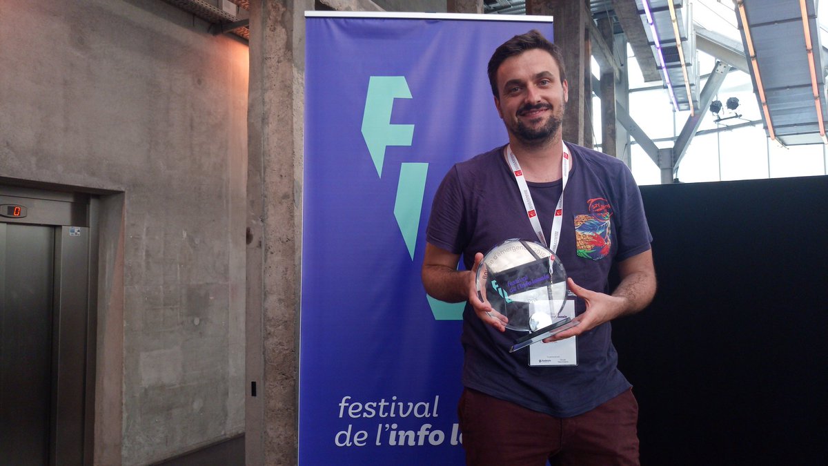 TChercheuses's tweet photo. La revue @RevueFarOuest  (ancien finaliste des @TChercheuses ) reçoit le prix émergence de la première édition du #FILinfolocale de Nantes. https://t.co/niK7dsJKhs