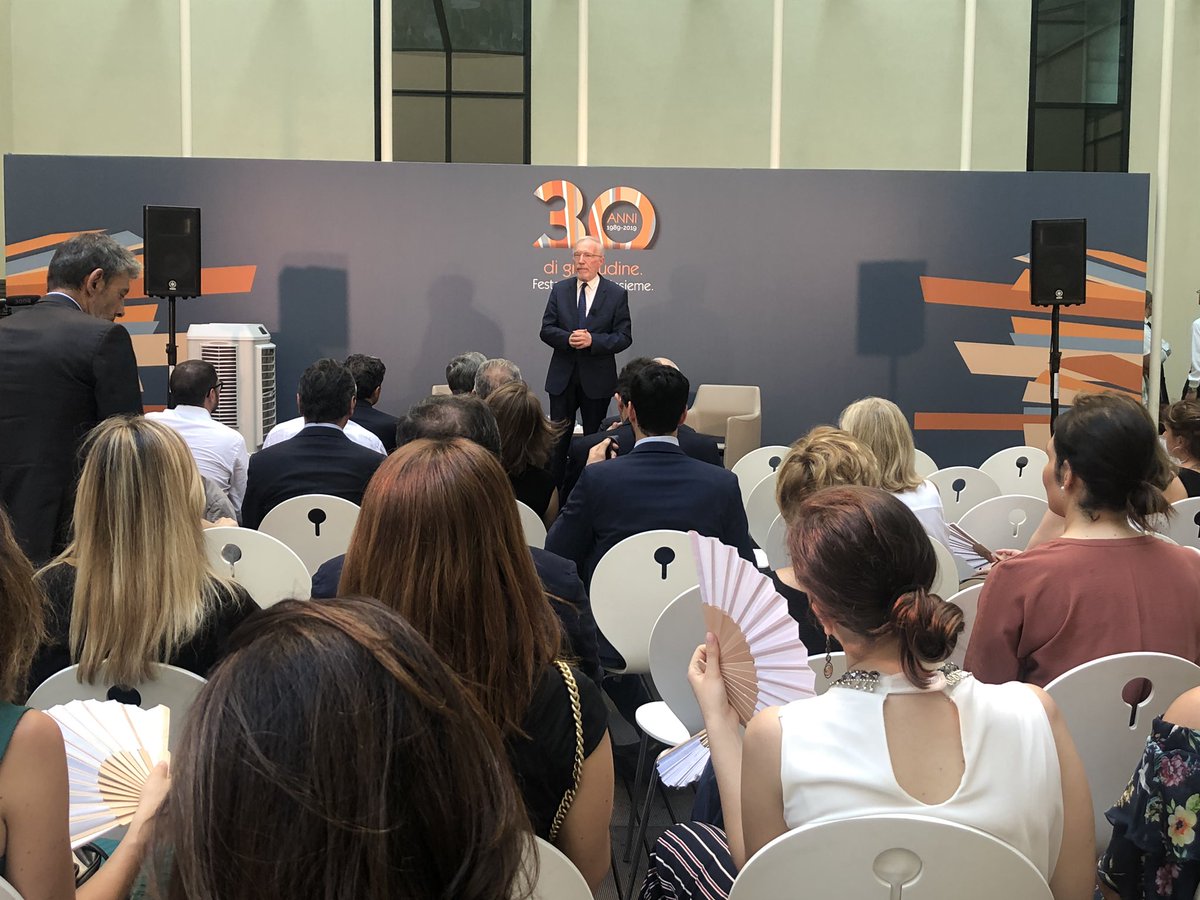 CastelElen's tweet photo. Come la trasformazione digitale riuscirà a cambiare il nostro business? L’intelligenza artificiale sarà uno strumento importante per tenere il passo #30anniSec https://t.co/Th5uKPIjRc