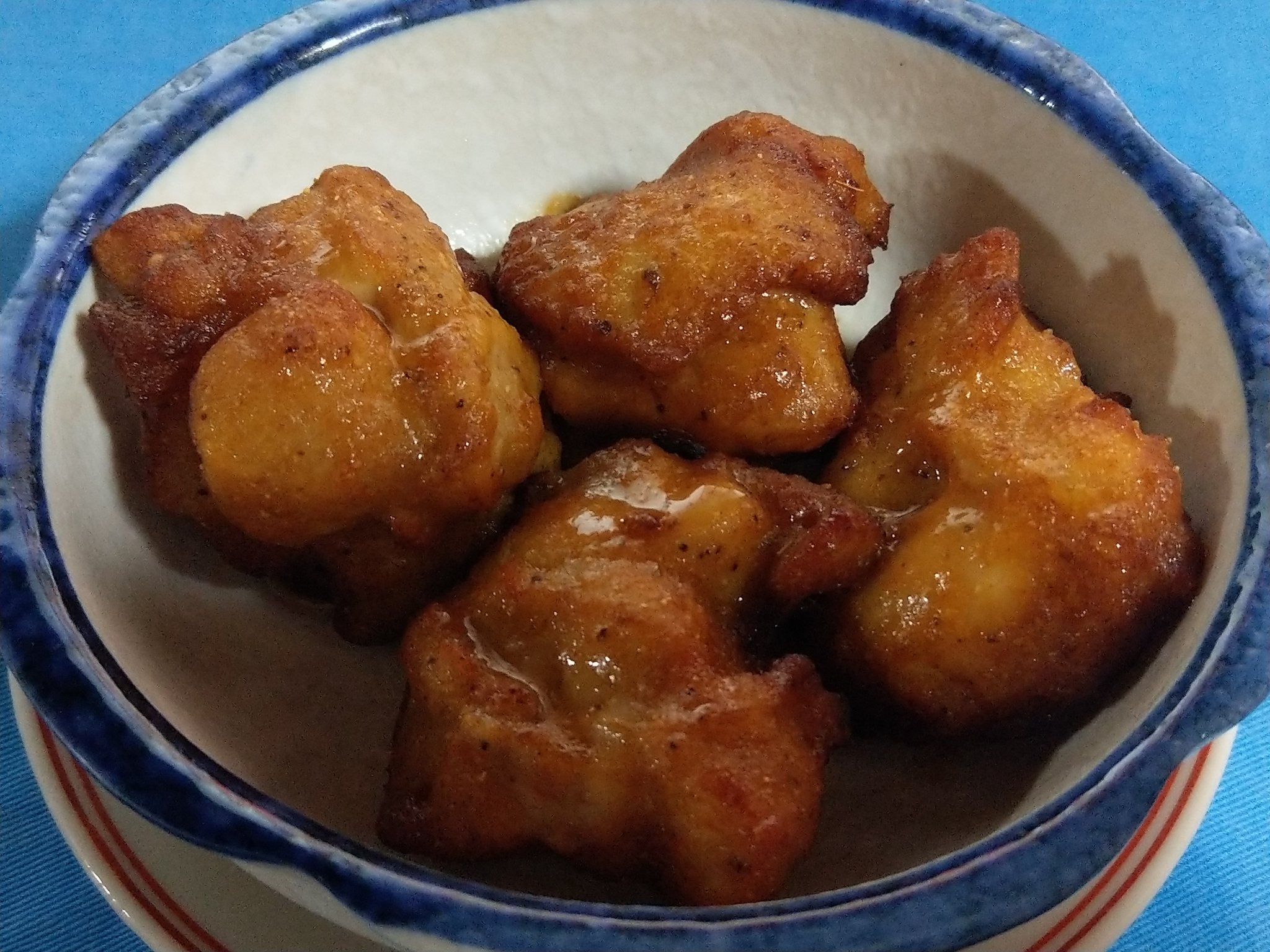 セブンイレブンの冷凍食品 タイ風グリルチキンのカロリー 賞味期限と食べた感想を紹介します コンビニ商品の専門家たくまさんのブログ