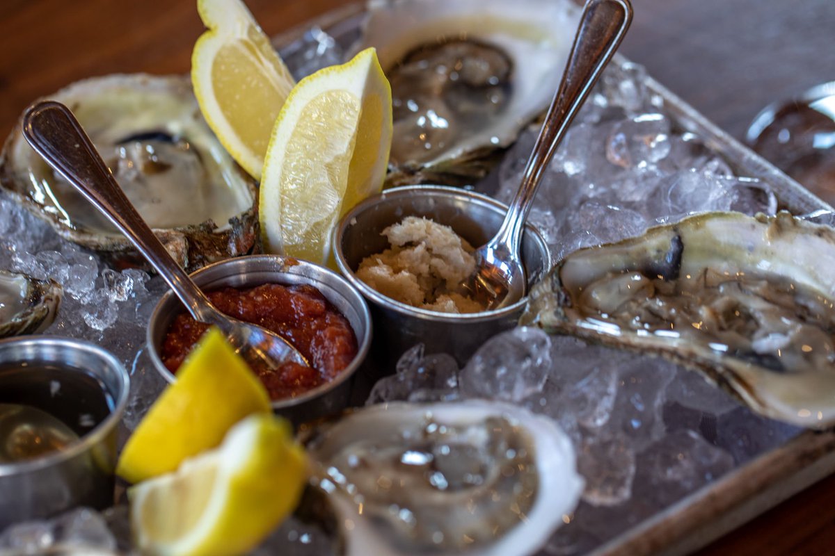 Who needs #portraitmode when Lumin Photos takes snaps for us like this?! #atlanticoysters #seatotable #cleaneating #foodphotography #foodphoto #foodstyling #foodpics #foodgram #artofplating #newengland #seafood #shellfish #yaaas #delish #yum #foodporn #foodgasm #food52 #foodfeed