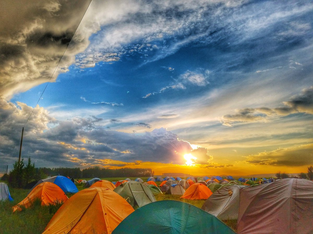 R5_Fire_News's tweet image. Crews from California are making themselves at home on the fire line in Canada. Helping our partners in the north are Zig Zag, Happy Camp, Shasta Lake, Fulton and Arrowhead Hotshots along with various overhead. #ChuckeggFire