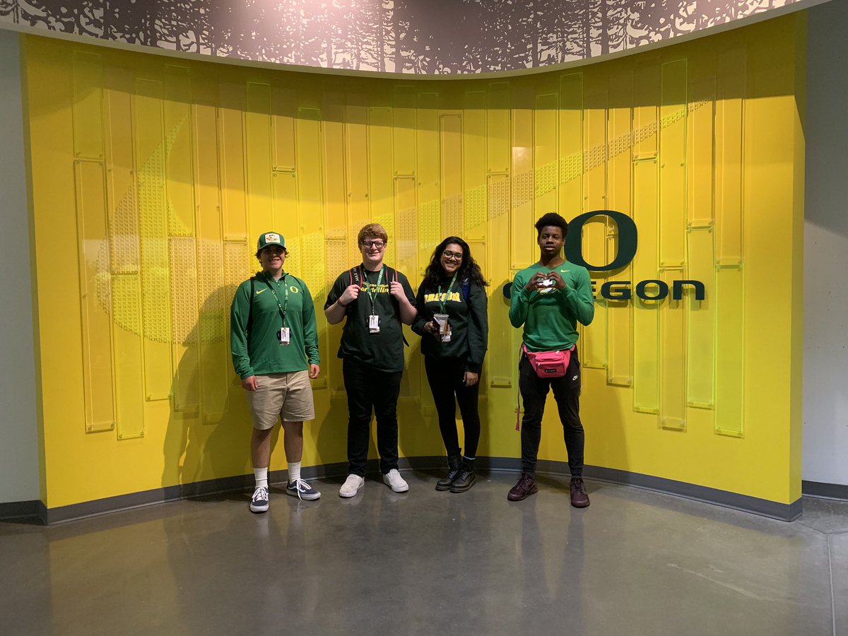 kmatthews's tweet photo. Took my @NextGenUO class on a tour of MKA. Huge thanks to Donovan (equipment manager) and @jimmystanton for making it happen. https://t.co/X3d7EN4uOl