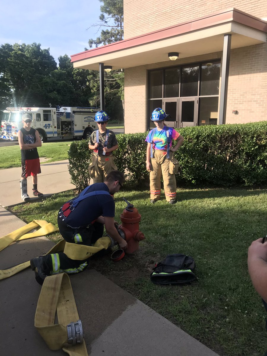 Fallowfield_VFC's tweet photo. Members gathered last night for some fireground operations training.. https://t.co/dqYJVHyL2E