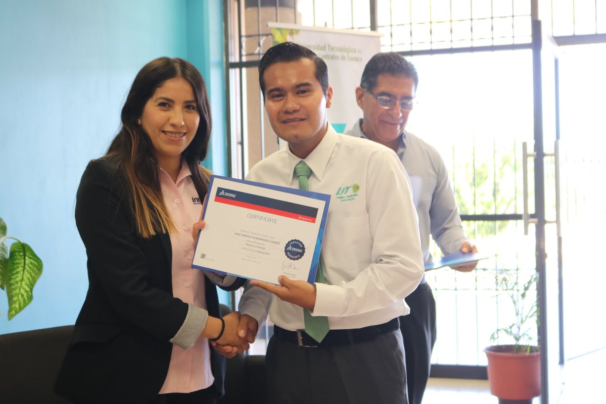 utvco's tweet photo. #OrgulloUTVCO Docentes de Mecatrónica reciben Certificado en Solidworks por parte de @intelligymx, instructores capacitados en una herramienta indispensable en el desarrollo profesional para la evolución hacia la industria 4.0.
Nuestro reconocimiento y felicitación.
#10AñosUTVCO https://t.co/bJOZiJjcbL