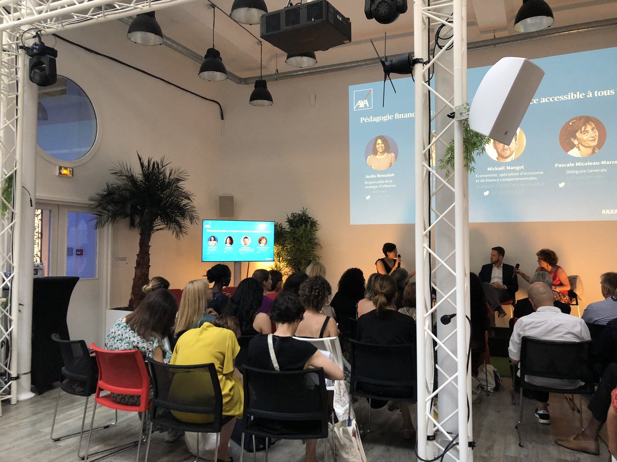 AXielles's tweet photo. #AXATalk Salle comble pour la conférence «  la pédagogie financière : comment rendre la finance accessible à tous ? » @AXAFrance https://t.co/7QpB4tchy4