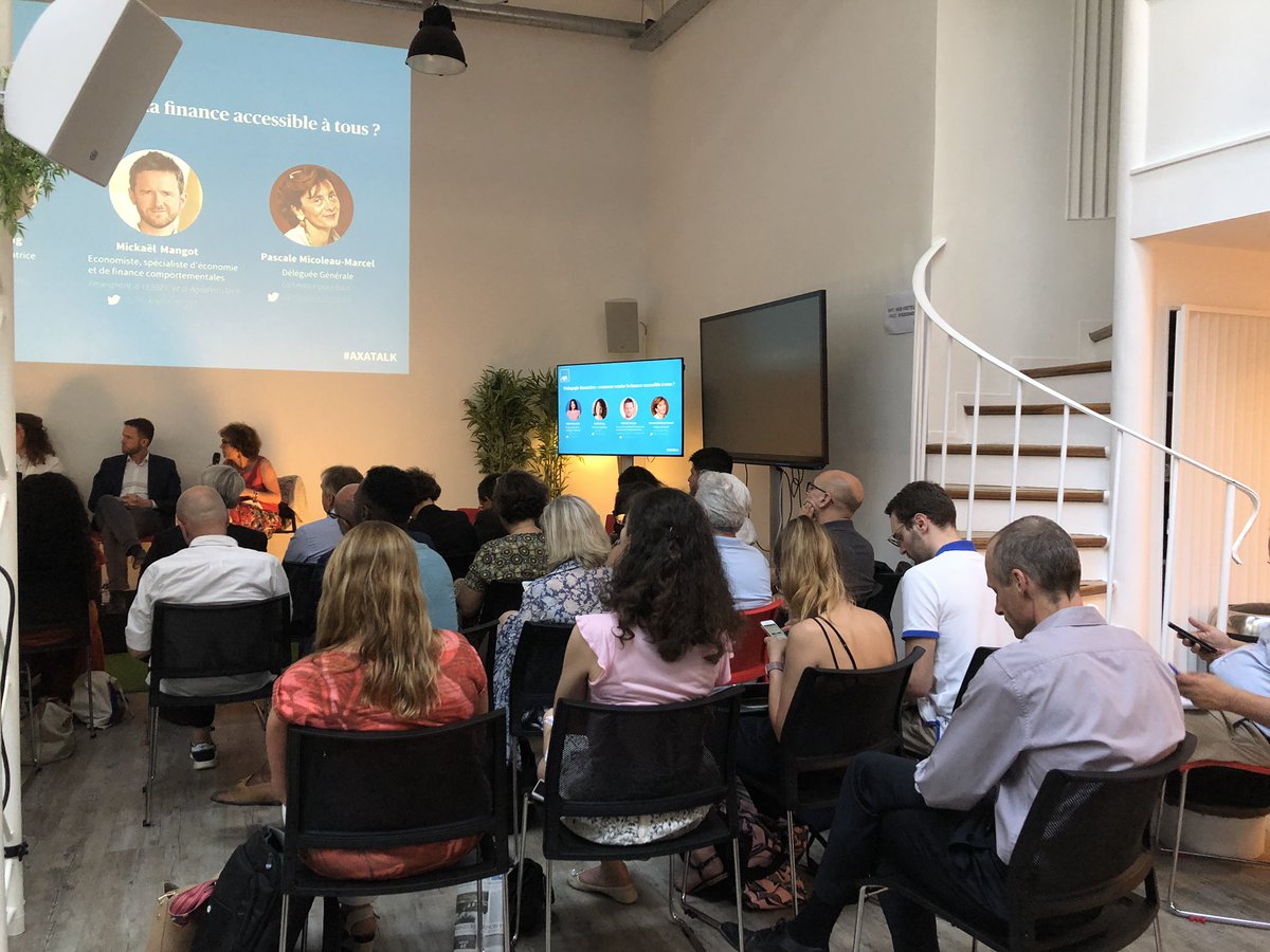 AXielles's tweet photo. #AXATalk Salle comble pour la conférence «  la pédagogie financière : comment rendre la finance accessible à tous ? » @AXAFrance https://t.co/7QpB4tchy4