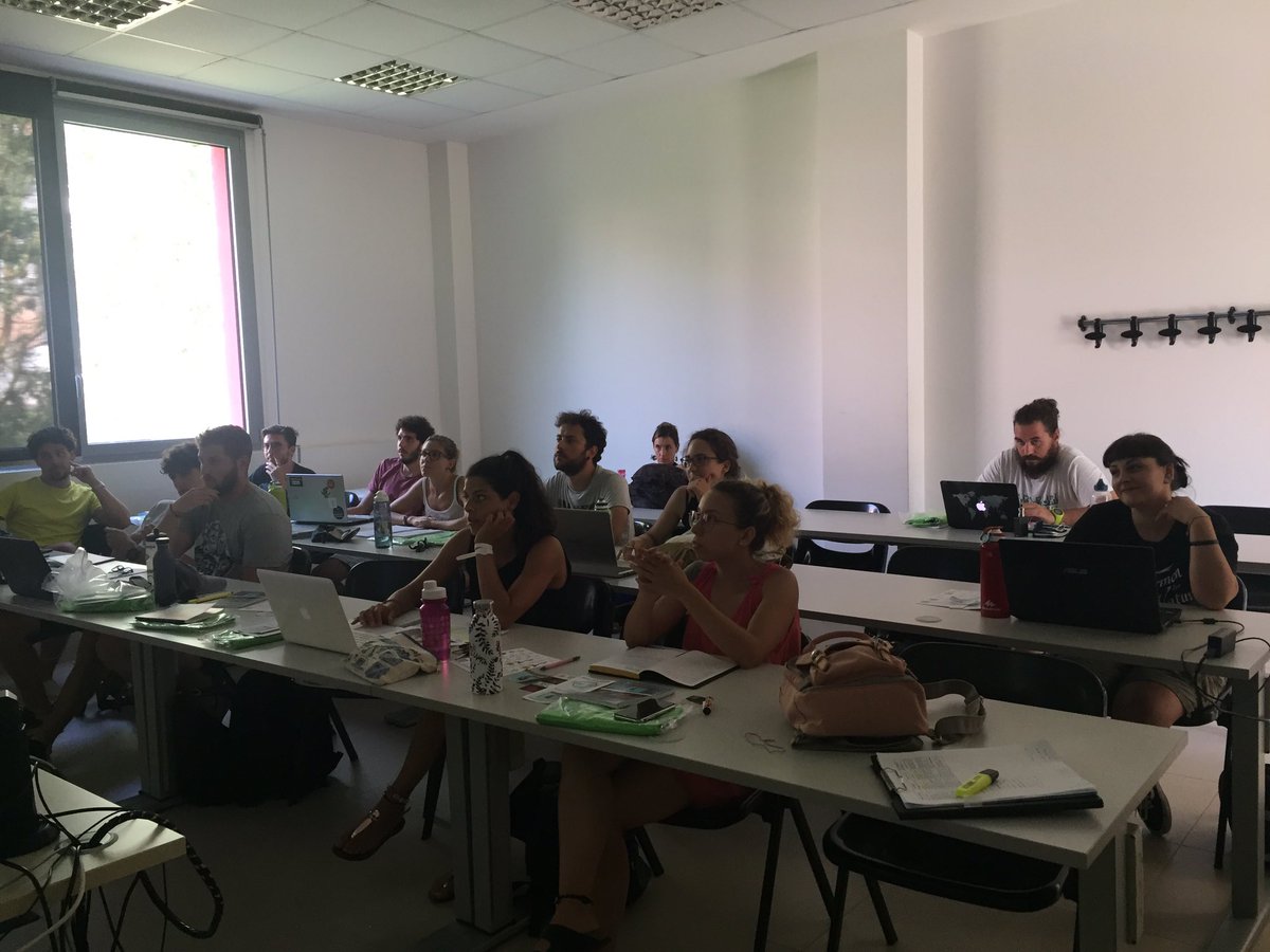 Evuz12's tweet photo. @ReefCheckItalia trainer course on the RCMediterranean Sea protocol with #marinebiology students #campusRA Great job!! Waiting for the monitoring dives #unibo #CitizenScience @PontiMassimo @CerCarlo67 @ReefCheck https://t.co/UHJXMDiWHQ