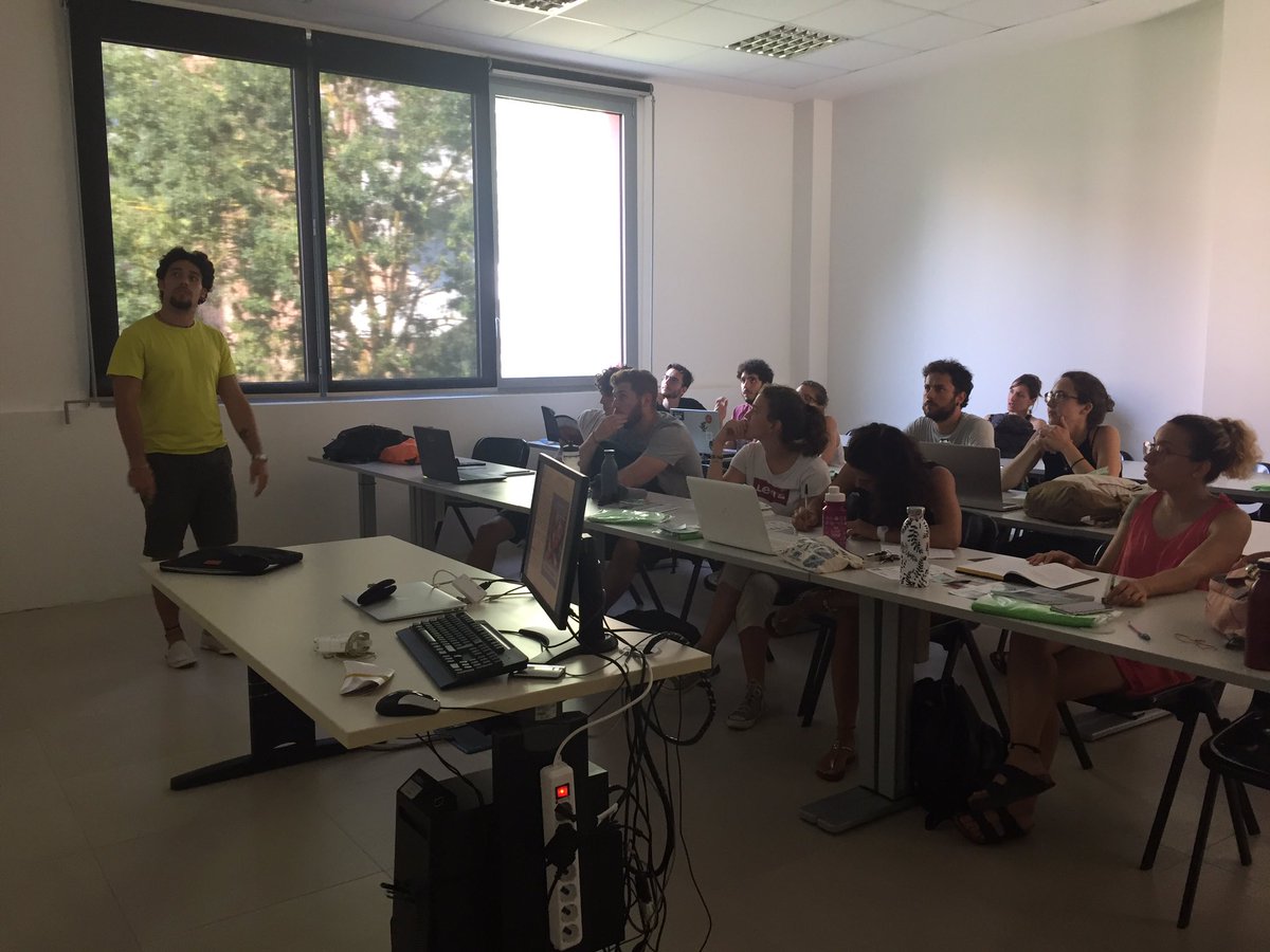 Evuz12's tweet photo. @ReefCheckItalia trainer course on the RCMediterranean Sea protocol with #marinebiology students #campusRA Great job!! Waiting for the monitoring dives #unibo #CitizenScience @PontiMassimo @CerCarlo67 @ReefCheck https://t.co/UHJXMDiWHQ