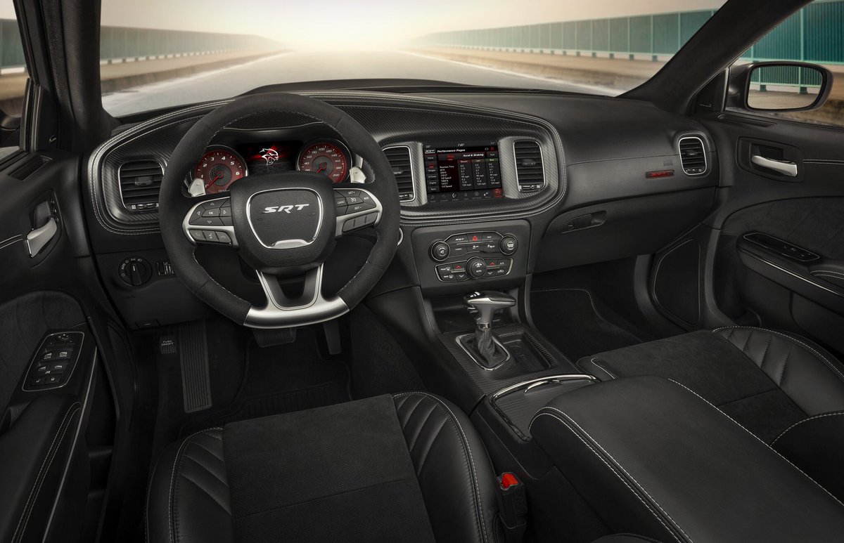 CeballosMex's tweet photo. El interior en fibra de carbono del Nuevo @DodgeMX CHARGER SRT WIDEBODY de @FCAMexico esta espectacular!!!! https://t.co/m5kry8lScp