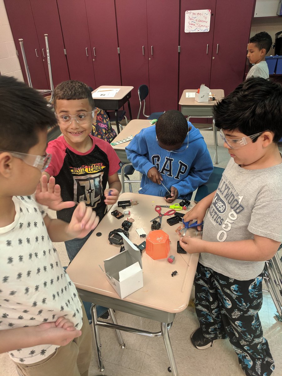 MissLawlorRPES's tweet photo. All that's missing is the hard hats on these guys! #DIYSTEM #stemeducation @mrs_legare #orbots #reverseengineering https://t.co/gpGFuXAEU7