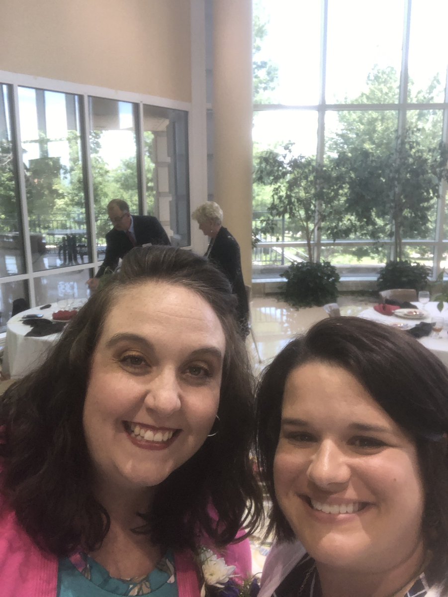 sarah_rottler's tweet image. You never know who you’ll run into! Fun seeing Ashley Jones at Southeast today. #balletarts #costumebuddies #nomineesforSoutheastMOteacheroftheyear