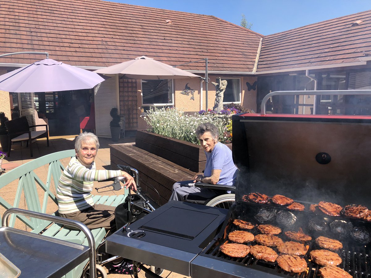 Today we made the most of the good weather and fired up the BBQ! Was delicious 😋 😋 <a href="/samjbright/">Sam J Bright</a> <a href="/tpalmer321/">Tracey Palmer</a> @FourSeasonsHCUK <a href="/Carolcousins3/">Carol Cousins</a> <a href="/PGreatbanks/">Patricia greatbanks</a>