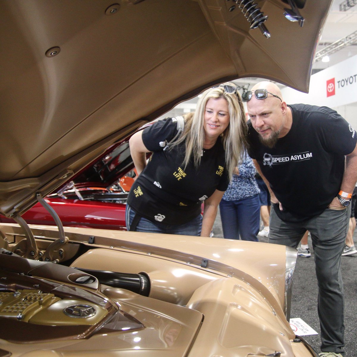 Flat12Gallery's tweet photo. Who doesn’t love a nice resto-mod!!!! #flat12gallery is at #BarrettJackson Mohegan Sun meeting fans daily at 12:00/3:00 at the STEM Center #carchasers #theproofisinthepennzoil #jeffallen #megbailey #techforce https://t.co/EaRfz1Xwmb