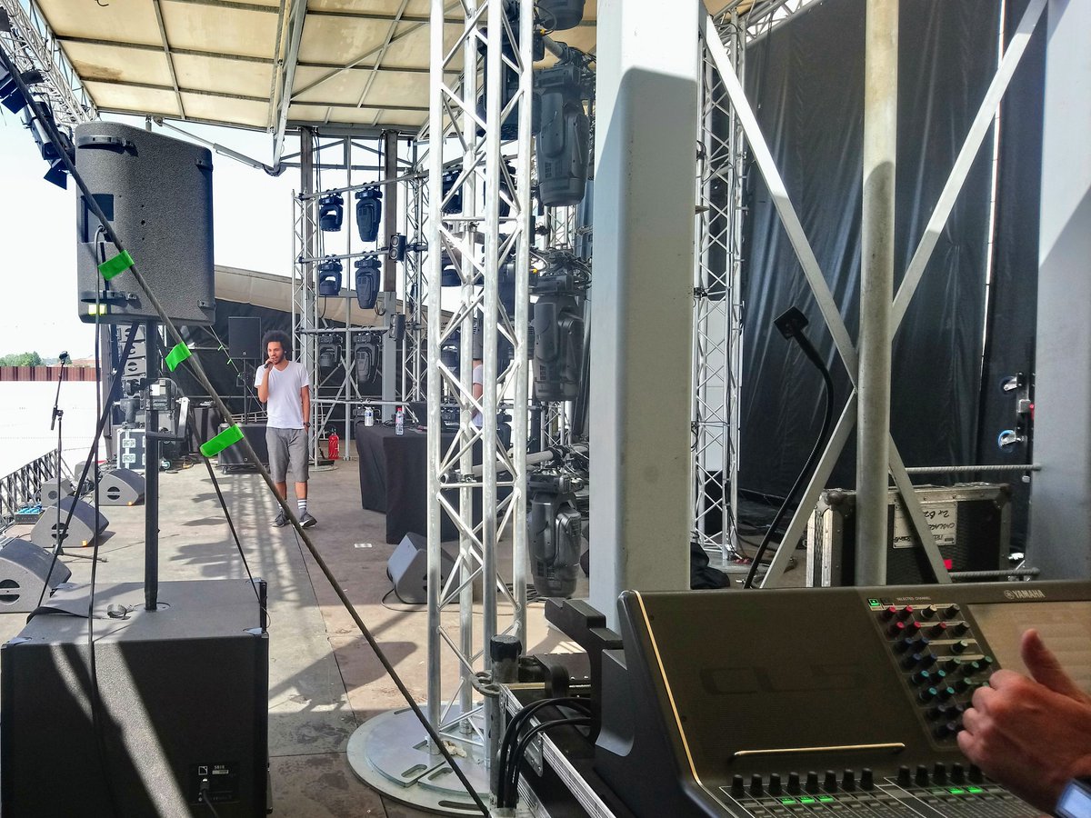 LeaGilbrt's tweet photo. 👉@yudimahBK en balances pour l'inauguration de la #MÉCA demain soir, ça promet (même l'ingé son fait 👍) @NvelleAquitaine @fracmeca @ALCA_NAquitaine @OARAquitaine rdv demain : The Ambrassadors San Salvador @MoiMoiRecords @CoconutMusic_ @banzailab @KillASonKillA @SmokeyJoeTheKid https://t.co/LMHeoykKsh