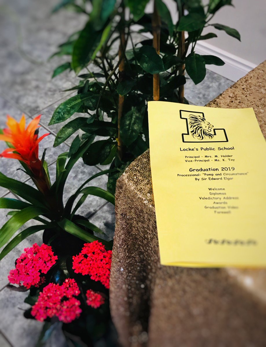 LockesPVA's tweet photo. almost time @Lockes22 Grade 8 Grads!! #LockesPride #GraduatingClass2019 #LockesGrads @PeterPilitsis @BeaumontTVDSB @wglover23 https://t.co/O0QoVZHjZ7