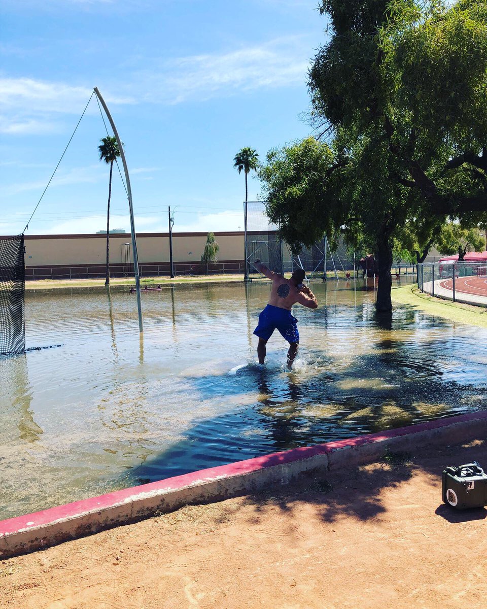 FlightScopeATH's tweet photo. #tbt to when @ryanwhitingusa lost a bet to @chubbydiamonds 🎯 #winning
.
.
.
#brandambassador #athletics #fieldandtrack #throwersworld #mesa #deserthighperformance #RoadToTokyo #nailedit https://t.co/1UlMhoFPuN