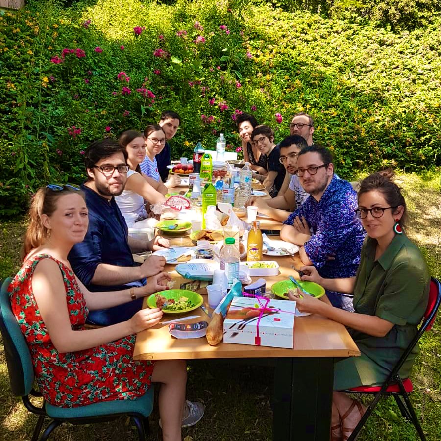 BrocaLivingLab's tweet photo. Aujourd’hui déjeuner d’éte 🌝 dans le magnifique jardin parisien de @BrocaLivingLab hôpital Broca @APHP 🌿🌼🌸

Merci aux #étudiants qui ont fait leur #stage chez nous cette année contribuant à nos projets d’innovation en #gériatrie 

#cinemoire #parodol #virtualz  #rosie #spoon https://t.co/2LqKQGU5wb