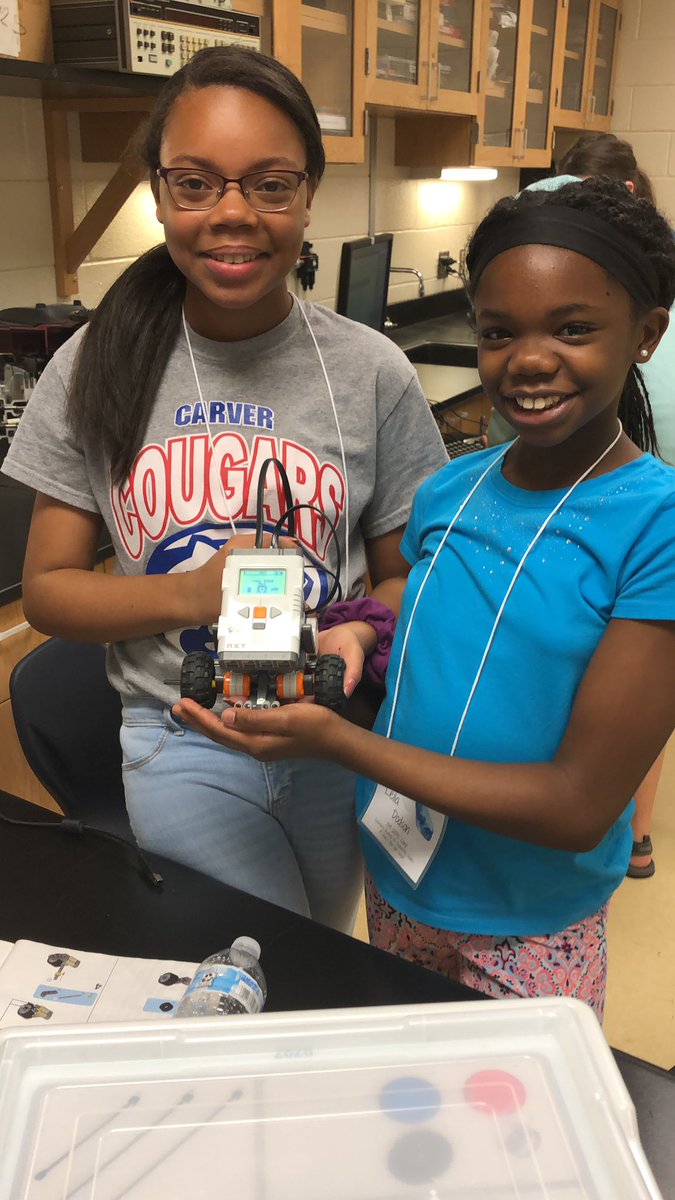 nancyrhoover's tweet image. GEMS camp and robotics!  A great combination! @lcbirdprincipal  #oneCCPS