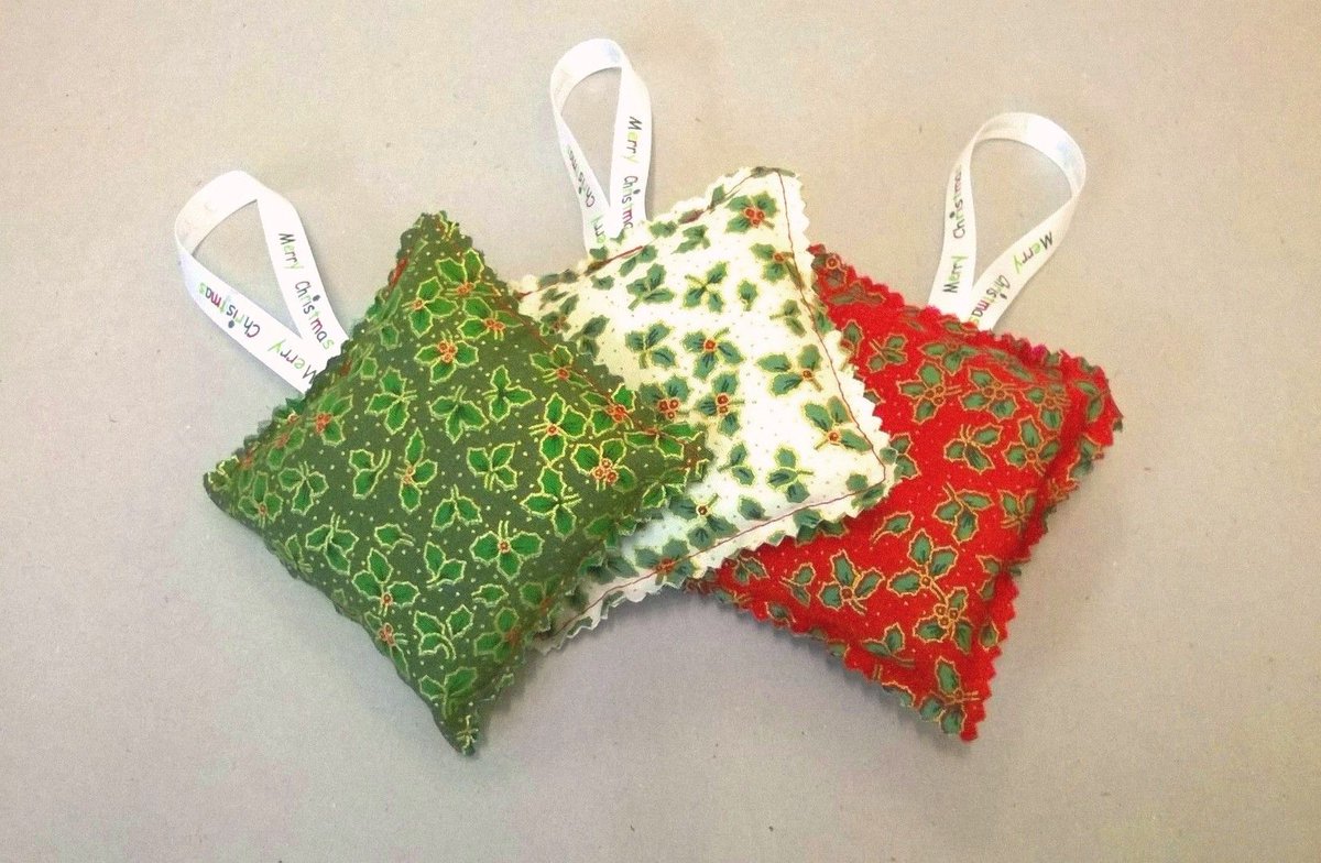 Lavender bags x 3 in Christmas holly fabric - Folksy buff.ly/2JdPW2Y #newonfolksy #madeincornwall #christmasinjune #lavendersachets