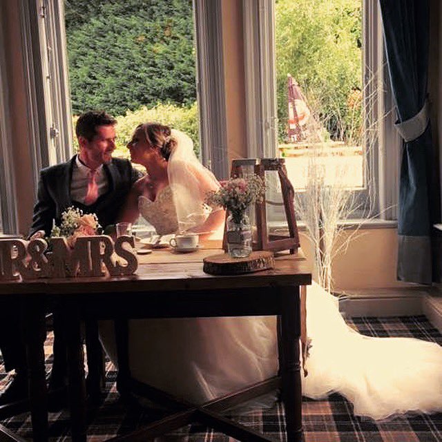 DavidGully1's tweet photo. #perfect #weddingreception #love #mrandmrs #teamgully https://t.co/AweDWXlAPW