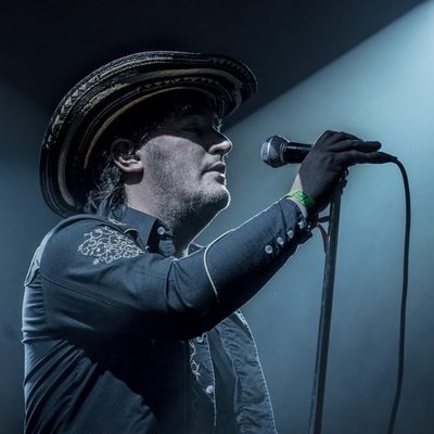 (AHORA) Escuchamos "Santa Cruz de la Sierra", lo nuevo de <a href="/NicoLandaOK/">Nico Landa</a> con <a href="/DBtodomundo/">David Byrne</a> 
cc <a href="/osvaldobazan/">OB</a> <a href="/NacionalAM870/">Radio Nacional AM 870</a> <a href="/SoyCarlaRuiz/">Carla Ruiz</a>